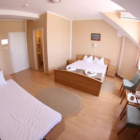 Hotel Lux 2*