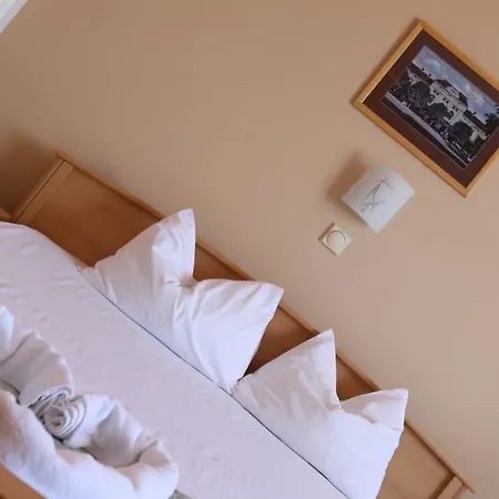 Hotel Lux 2*