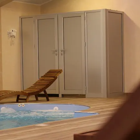 Hotel Lux 2*